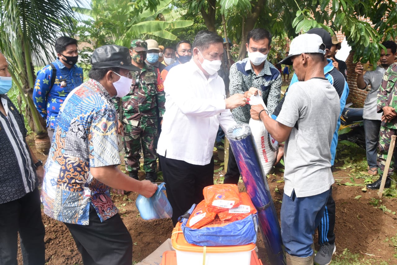 Wabup Tinjau Korban Puting Beliung Di KecamatanÂ Deli Tua