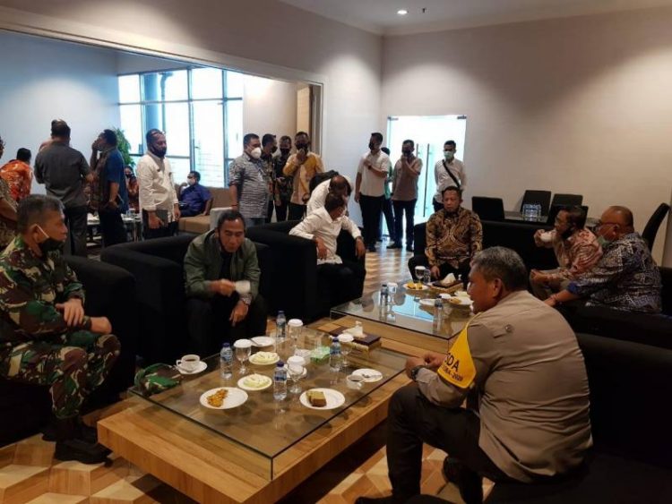 Forkopimda Sumut Sambut Kedatangan Mendagri dan Menkopolhukam di Bandara KNIA