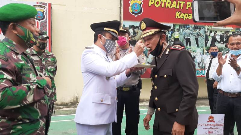 HUT Bhayangkara ke-74 Tahun 2020, Kapolsek Medan Timur Mendapat Kejutan dari Muspika Kecamatan
