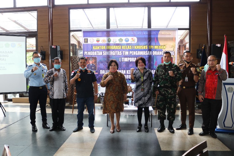 Wakil BUPATI Karo Buka Rapat Koordinasi TIM Pengawasan Orang Asing (TIM PORA)