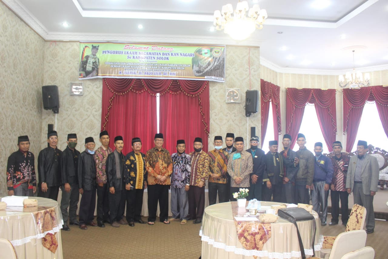 Berdiskusi meningkatkan peranan Ninik mamak,LKAAM kabupaten Solok gelar sosialisasi