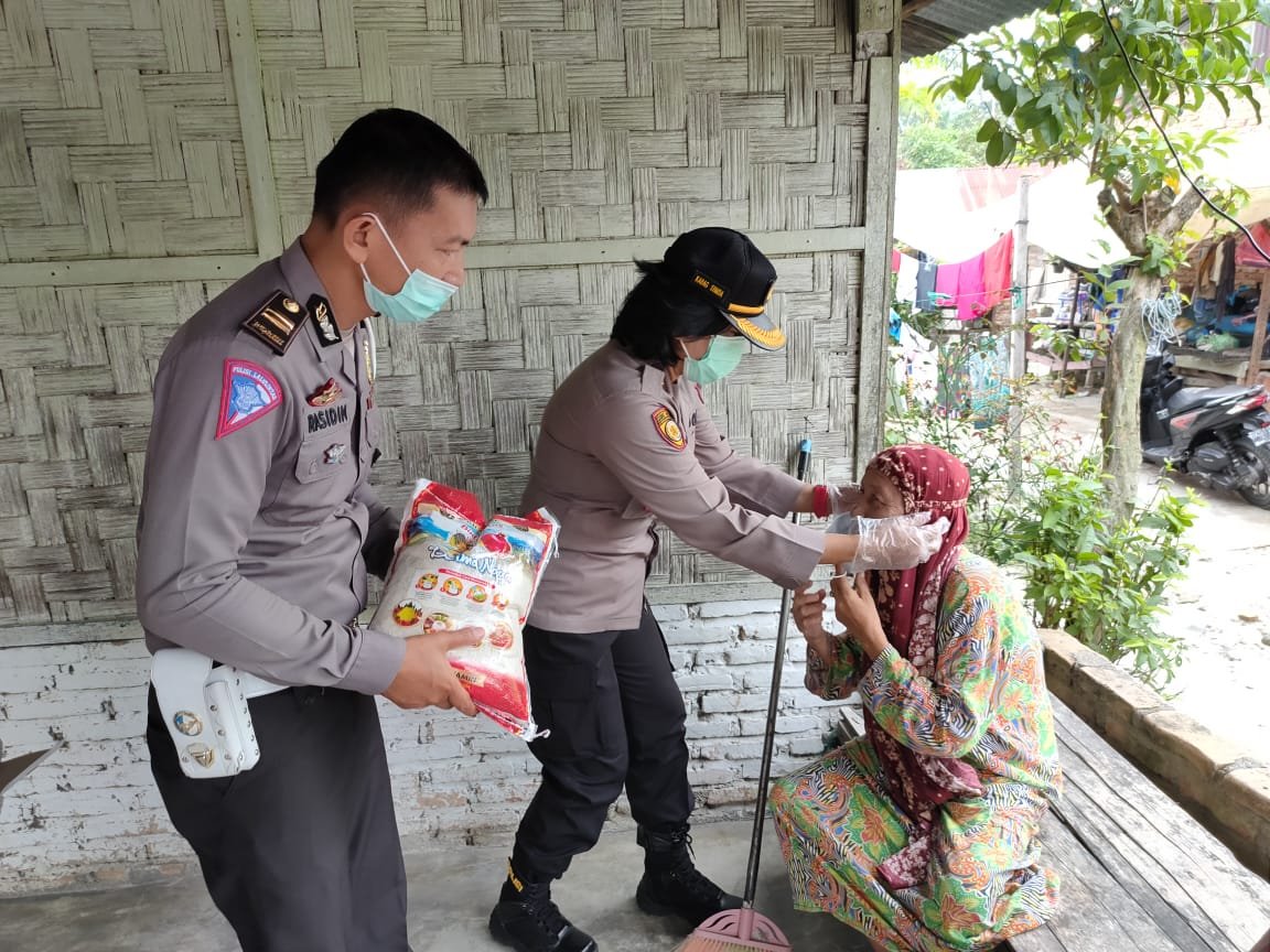 Bersam KSJ Polresta Deli Serdang Berbagi Sembako