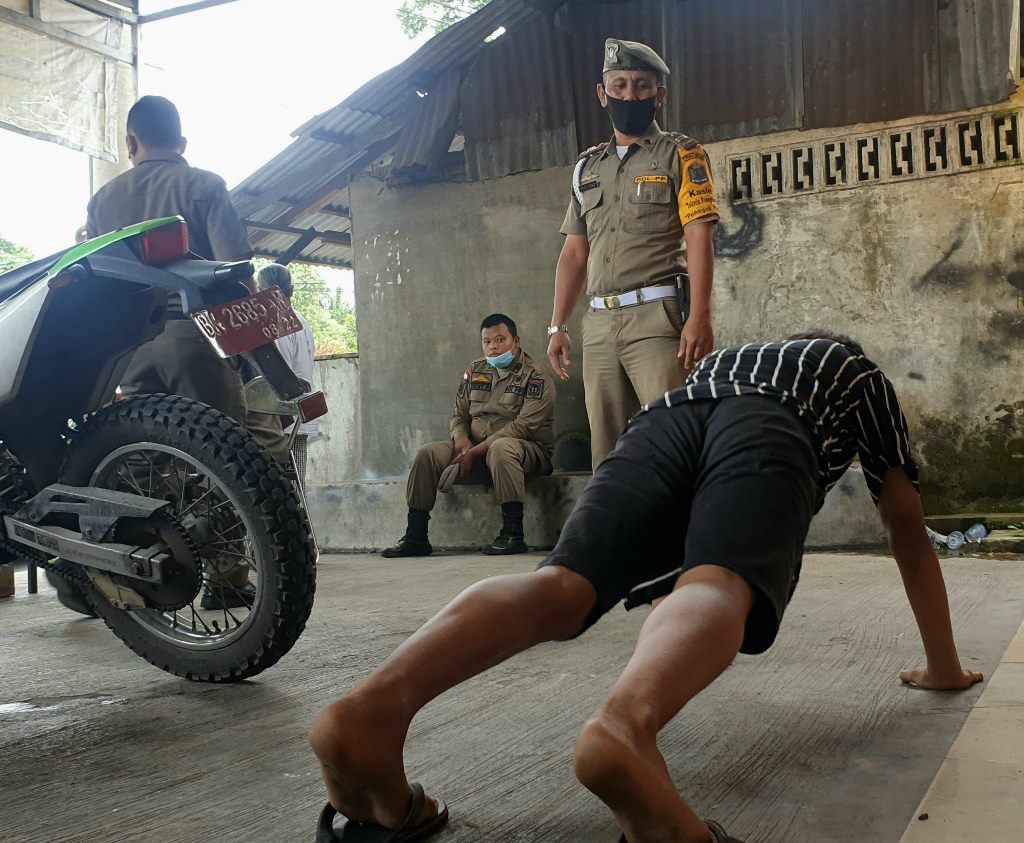 Razia Tingkatkan Kesadaran Masyarakat Kenakan Masker