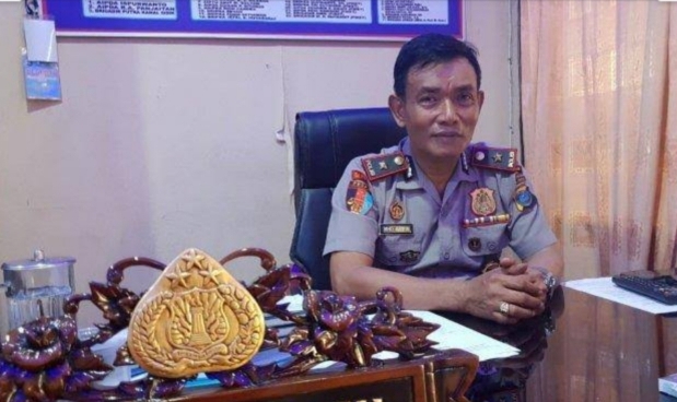 Pasang Plastik Pembatas, Kompol M Arifin : Cegah Warga Tidak Langsung Bertemu dengan Polisi