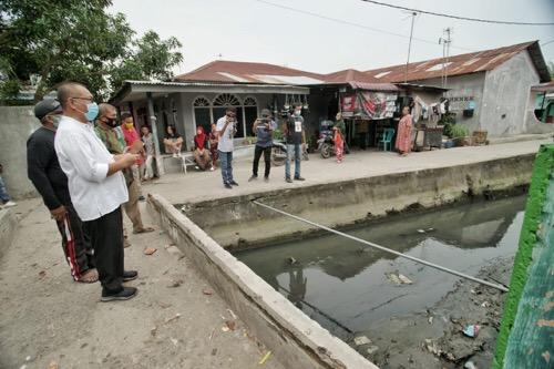 Akhyar Tinjau Pendangkalan Drainase di Marelan