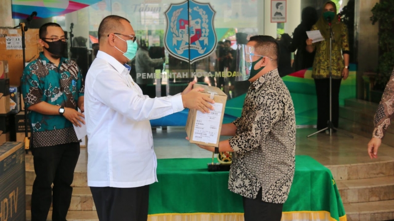 Jelang Pendaftaran Calon Wali Kota Medan,  Akhyar Nasution Serahkan Bantuan ke KPU dan Bawaslu