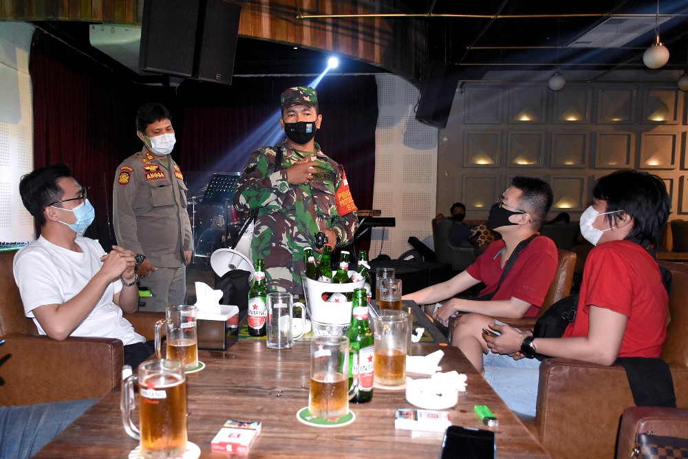 Satgas Covid-19 Mebidang Lanjutkan Razia Malam,  Tim Hentikan Konvoi Pengendara  Sepeda Motor Tidak Gunakan Masker