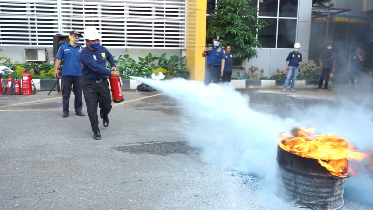PLN UIW Sumut Adakan Pelatihan Pemadaman Kebakaran