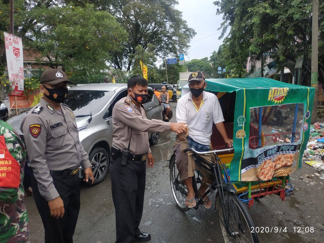 Polsek Medan Baru Jumat Barokah  Berbagi Berkah Kepada Pengurus BKM Mesjid dan Masyarakat