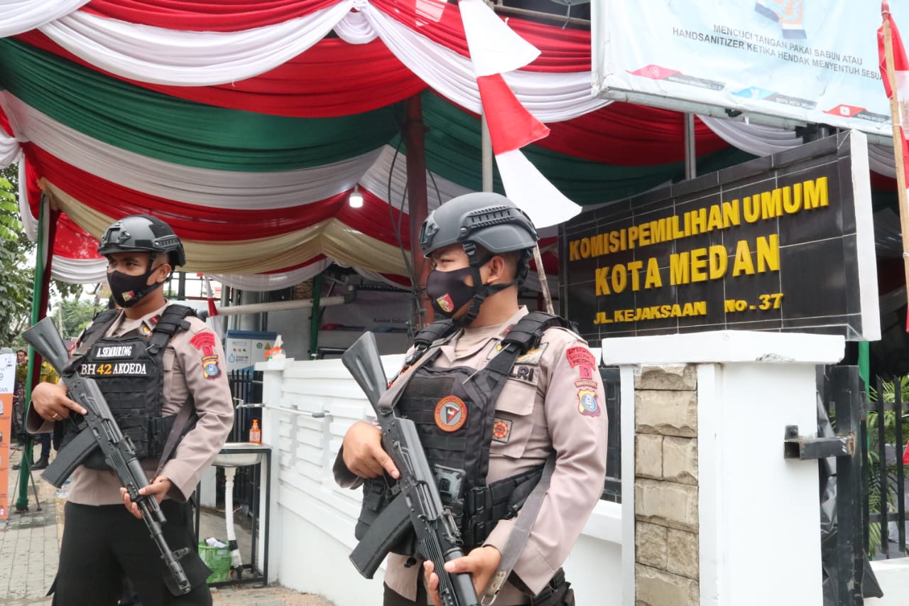 Cipta Kondisi, 30 Personel Lakukan Pengamanan Pendaftaran Cawalkot Medan di KPU