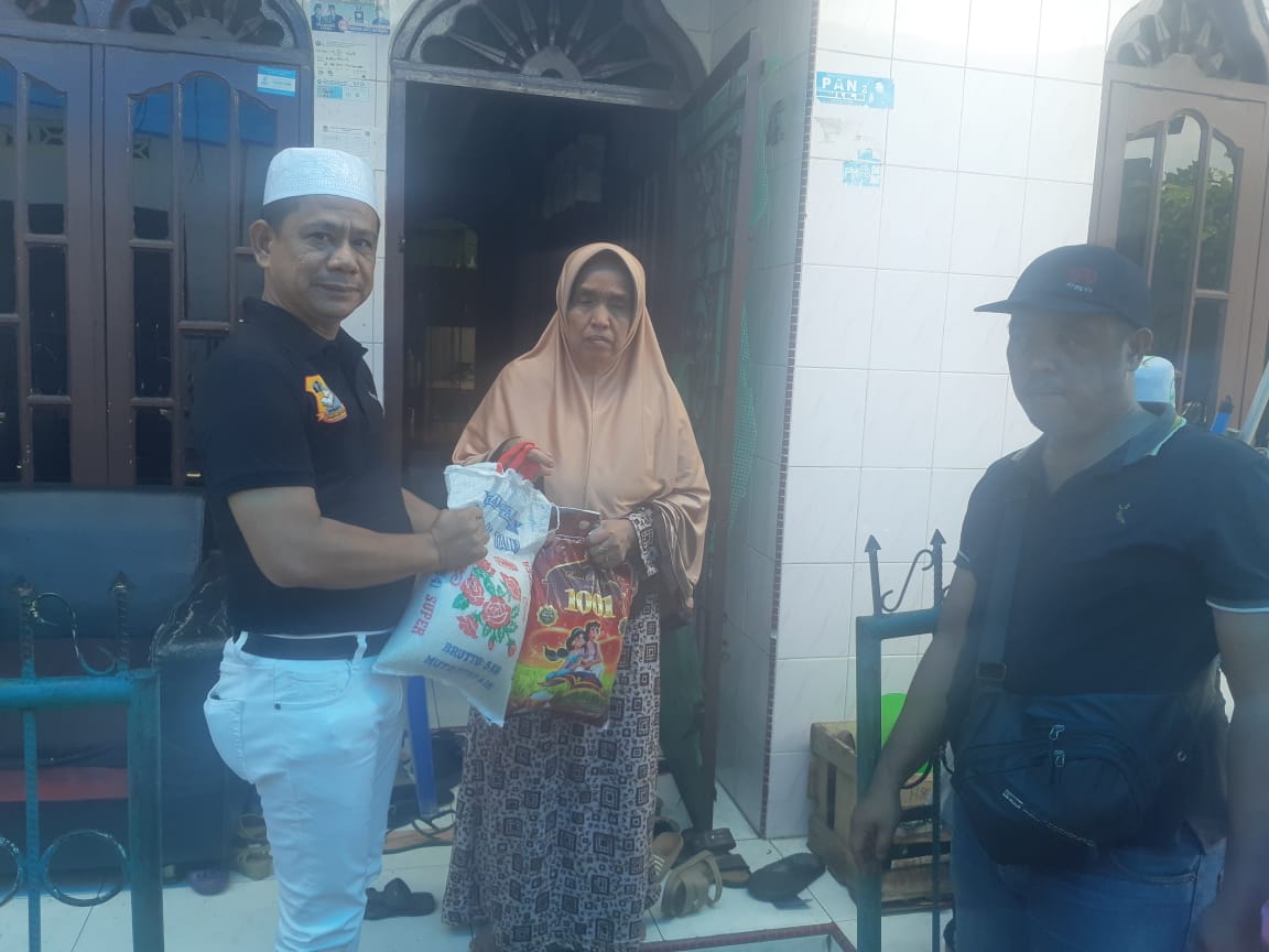 Melayat Ke Rumah Duka, Ketua Pewarta  Berikan Santunan Kepada Keluarga Almarhum Zulkifli