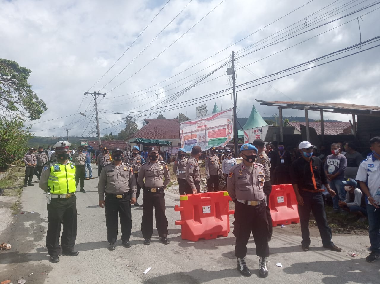Polres Pakpak Bharat Amankan Pendaftaran Pasangan Calon Bupati dan Wakil Bupati Kab. Pakpak Bharat