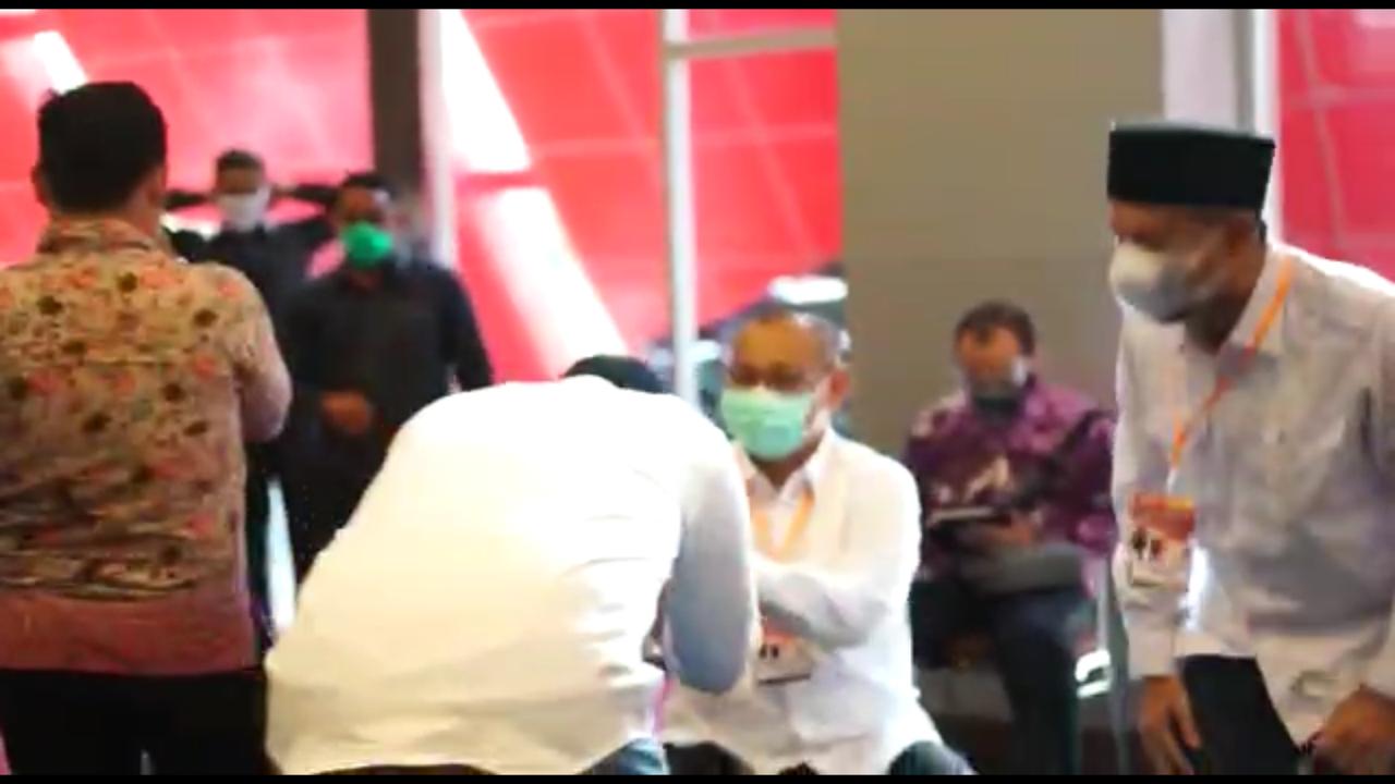 Santun, Bobby Cium Tangan Akhyar Saat Ikuti Test Psikologi