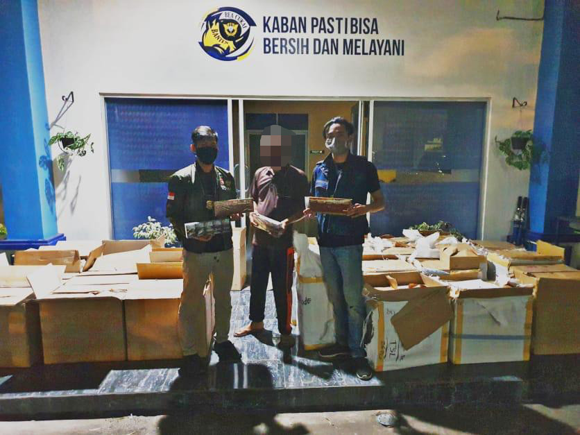 CEGAH PEREDARAN ROKOK ILEGAL, KANWIL DJBC BANTEN LAKSANAKAN OPERASI PASAR DAN SOSIALISASI