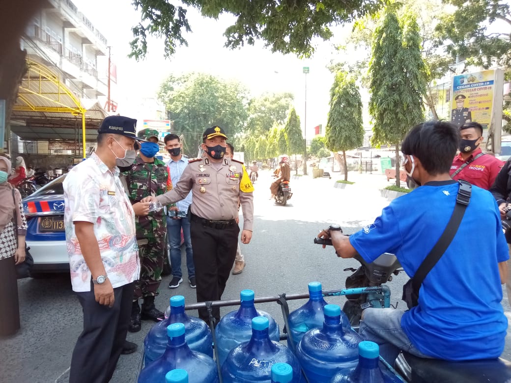 Polres Langkat Bagikan 5000 Masker Ke Masyarakat