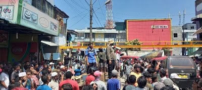 Kesal Akibat Jalan Rusak Tak Kunjung Diperbaiki, Warga Portal Jalan Simpang Martubung