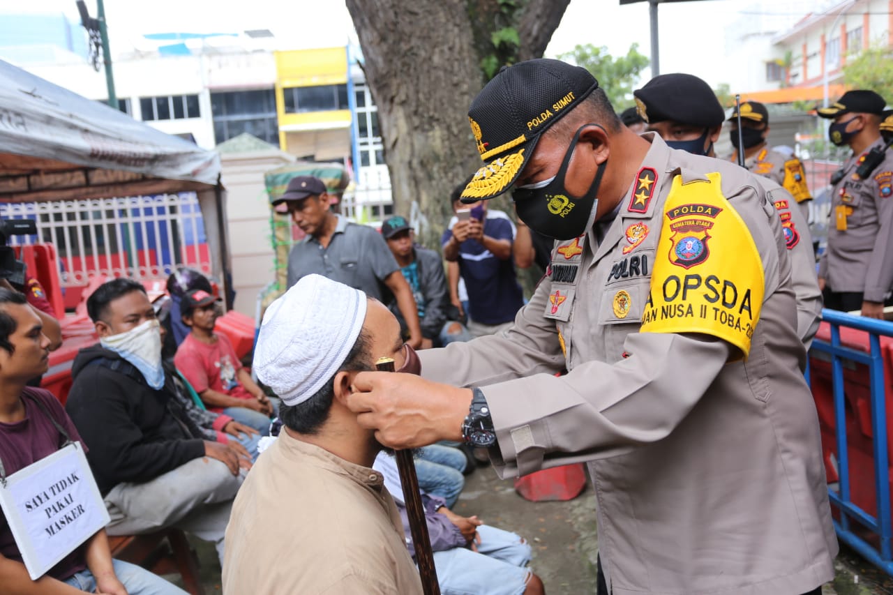 Gelar Razia Operasi Yustisi,Â   Kapolda Sumut Turun langsung Tegur Masyarakat Tidak Pakai Masker.