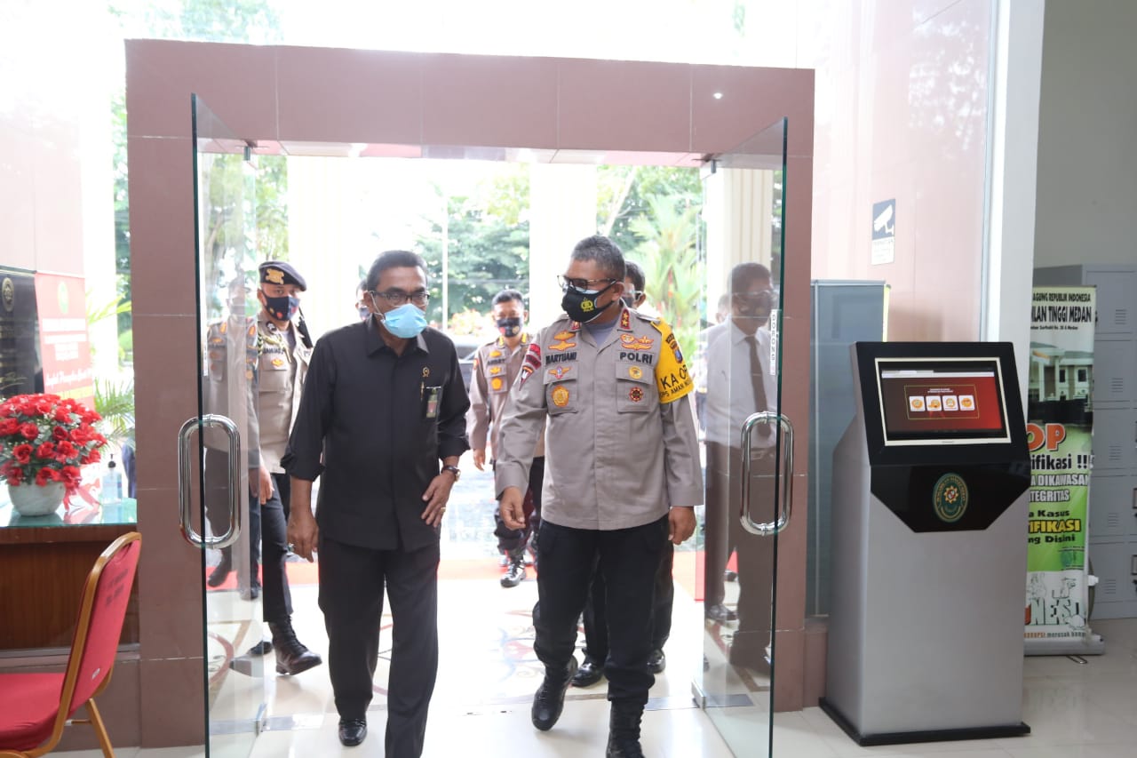 Silaturrahmi ke Pengadilan Tinggi Sumut Kapolda Sumut Ajak Kerja Sama Cegah Covid -19.