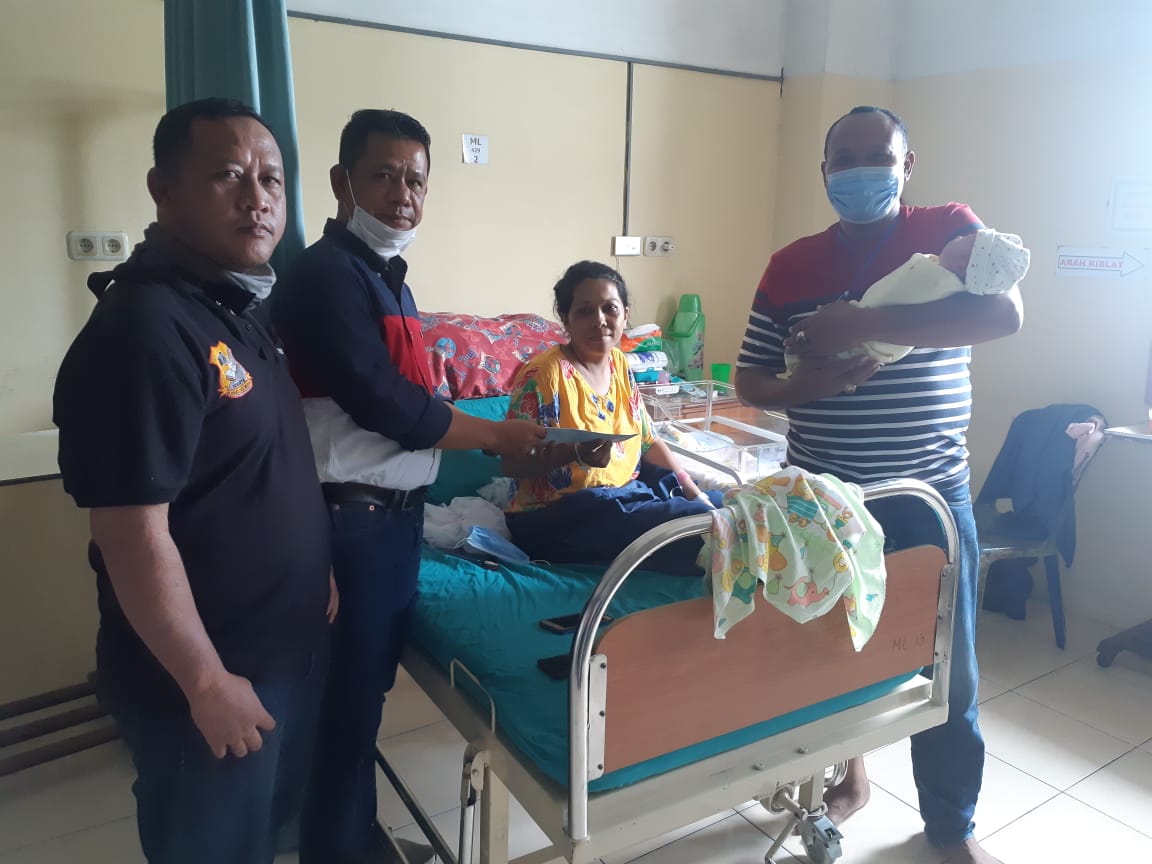 Pererat Silaturrahmi, Ketua Pewarta Polrestabes Medan Menjenguk Kelahiran Putra Ilham Irwandi di RS Imelda