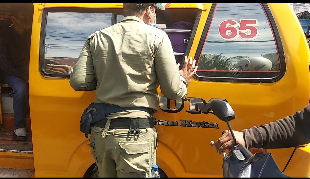 Ops Yustisi Hari Ke 4 di Wilkum Polsek Medan Timur, Tim Gabungan Fokus ke Mobil Angkot & Mobil Taksi Online