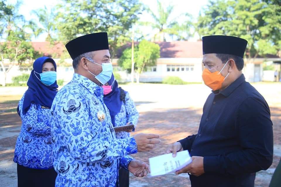 Bupati Labuhanbatu Andi Suhaimi Dalimunthe ST. MT dan OPD Upacara Apel Gabungan Dalam Memperingati HKN