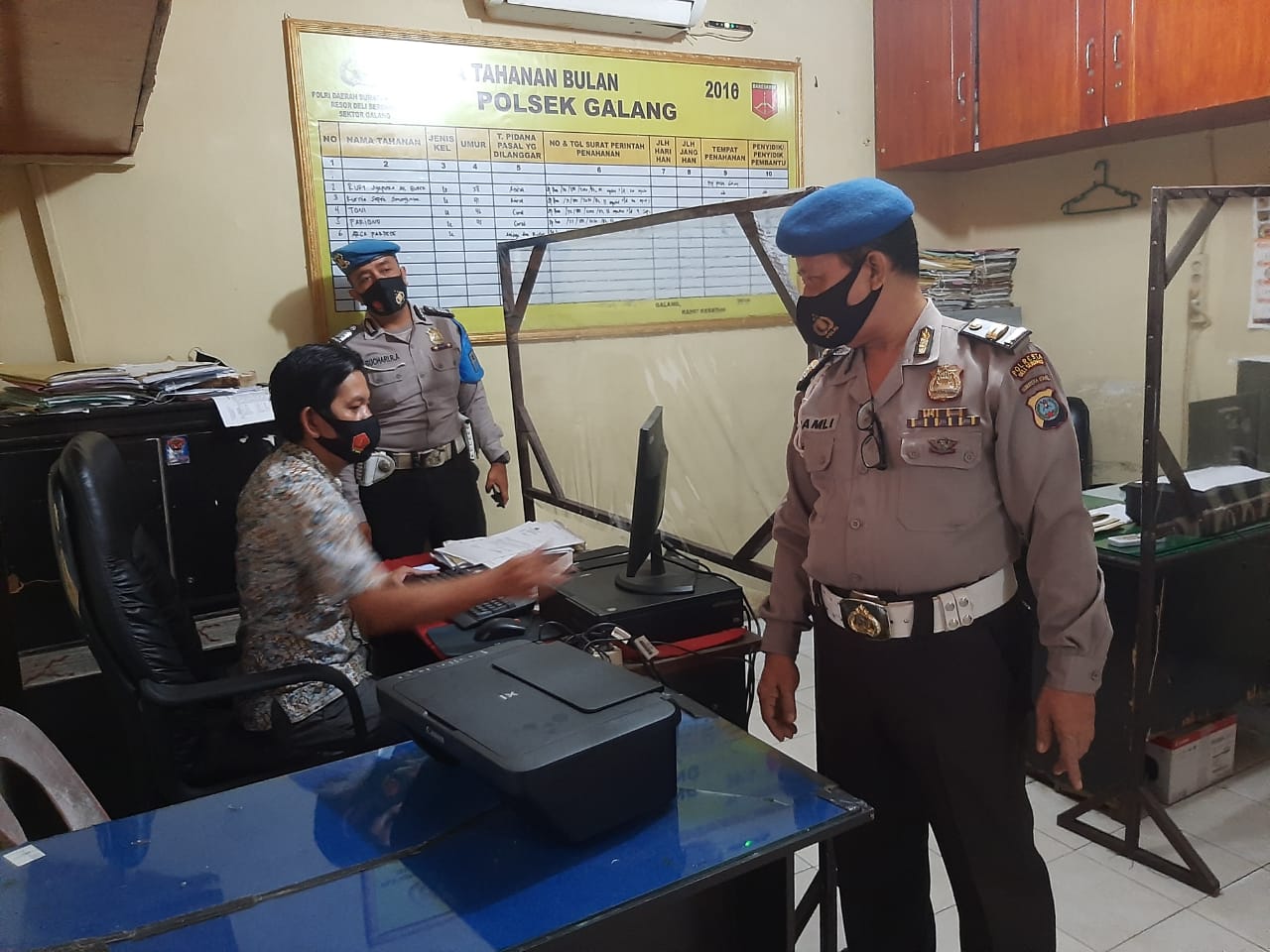 Provos Polsek Galang Polresta Deli Serdang Lakukan Razia Masker