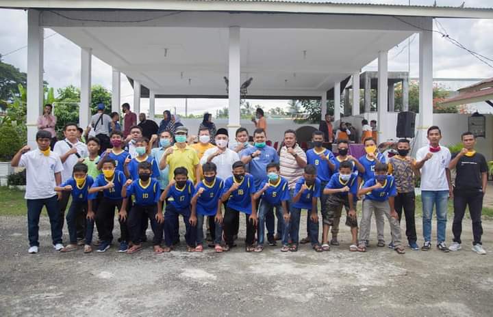 BupatiÂ  Labuhanbatu H.Andi Suhaimi Dalimunthe, ST.MT melepas keberangkatan Tim Sekolah Sepak Bola SSB