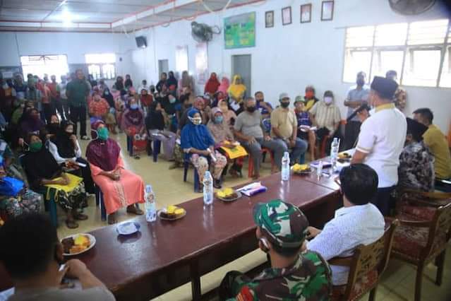H. Andi Suhaimi Dalimunthe, ST.MT Salurkan BLT-DD Tahap Lima