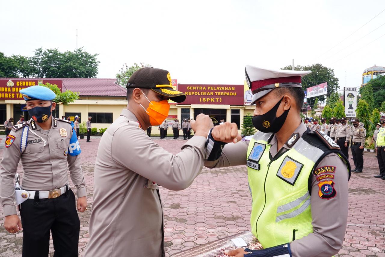 Kapolres Tanjung Balai Berikan Reward Kepada Personil Sat Lantas Polres Tanjung Balai Mengungkap Kasus Narkotika Jenis Ganja