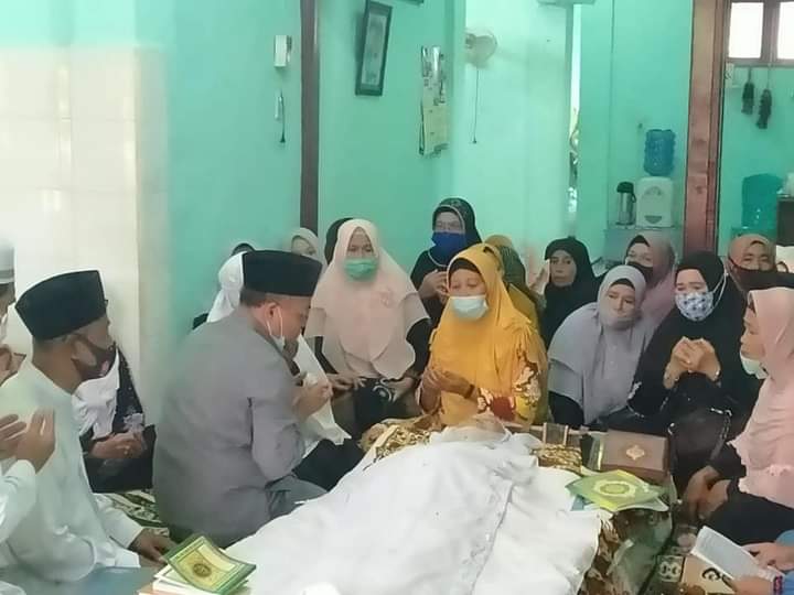 Bupati Labuhanbatu H.Andi SuhaimiÂ  Takziah Tokoh MasyarakatÂ  H Arifin MuntheÂ 