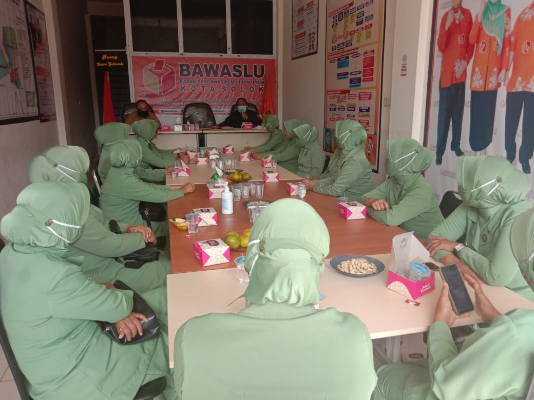 Bawaslu Kota Solok Gandeng Persit KCK Cab. LXIII Kodim 0309 Solok Ikut Melakukan Pengawasan Pilkada Tahun 2020