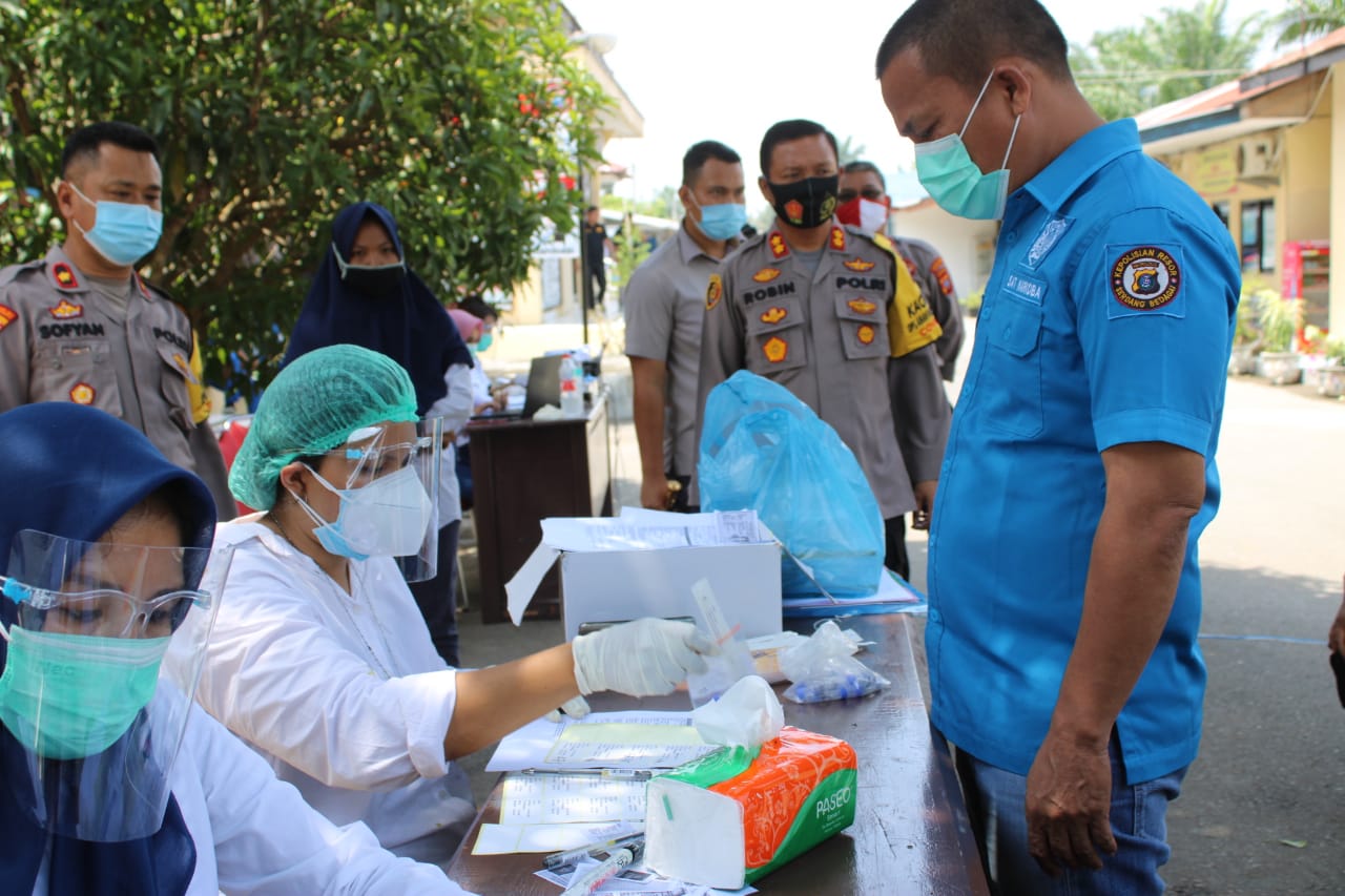Cegah Penyebaran Covid-19, 100 Personel Polres Sergai Lakukan Test Swab