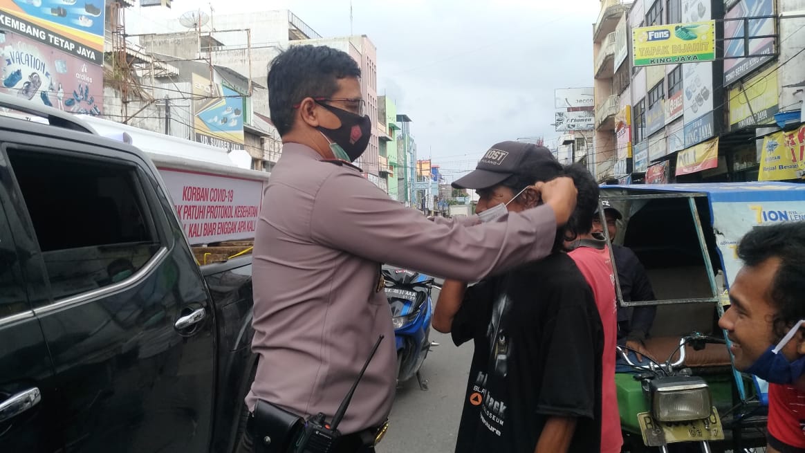 Polsek Medan Timur Hadirkan Peti Mati Covid-19 di Terminal Sambu