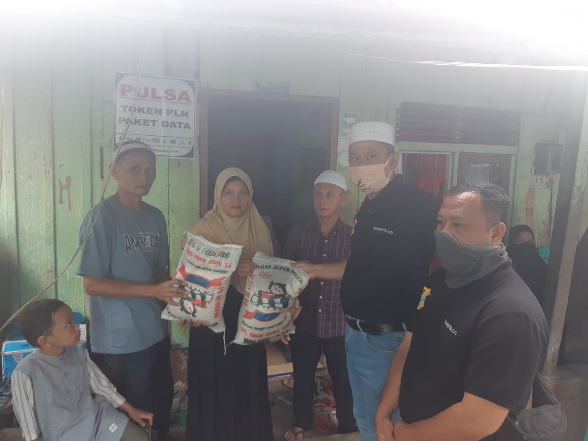 Ketua Pewarta Berikan Santunan kepada Keluarga Almarhum Harun Lubis