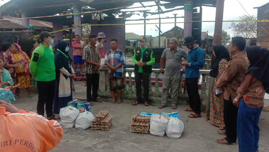 DD Waspada Salurkan Bantuan Untuk Korban Kebakaran Desa Jaring Halus