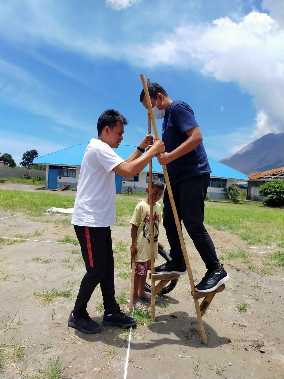 Gelar Permainan Tradisional, KPOTI Sumut Hibur Anak Korban Sinabung