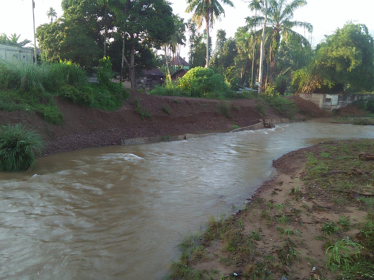 Bertahan Satu Tahun, Proyek DPT Bernilai 3,4 M di Lokasi Sungai Gelanggang AmbrukÂ 