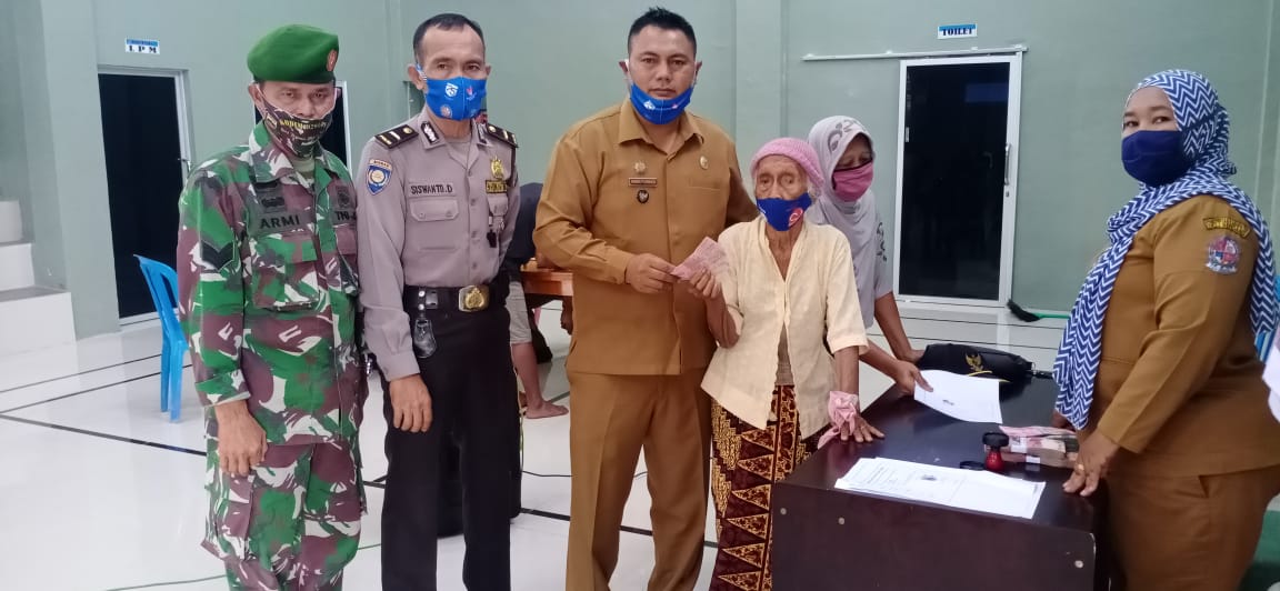 Polsek Beringin Lakukan Kegiatan Pengawasan dan Pengamanan BLT di Wilkumnya