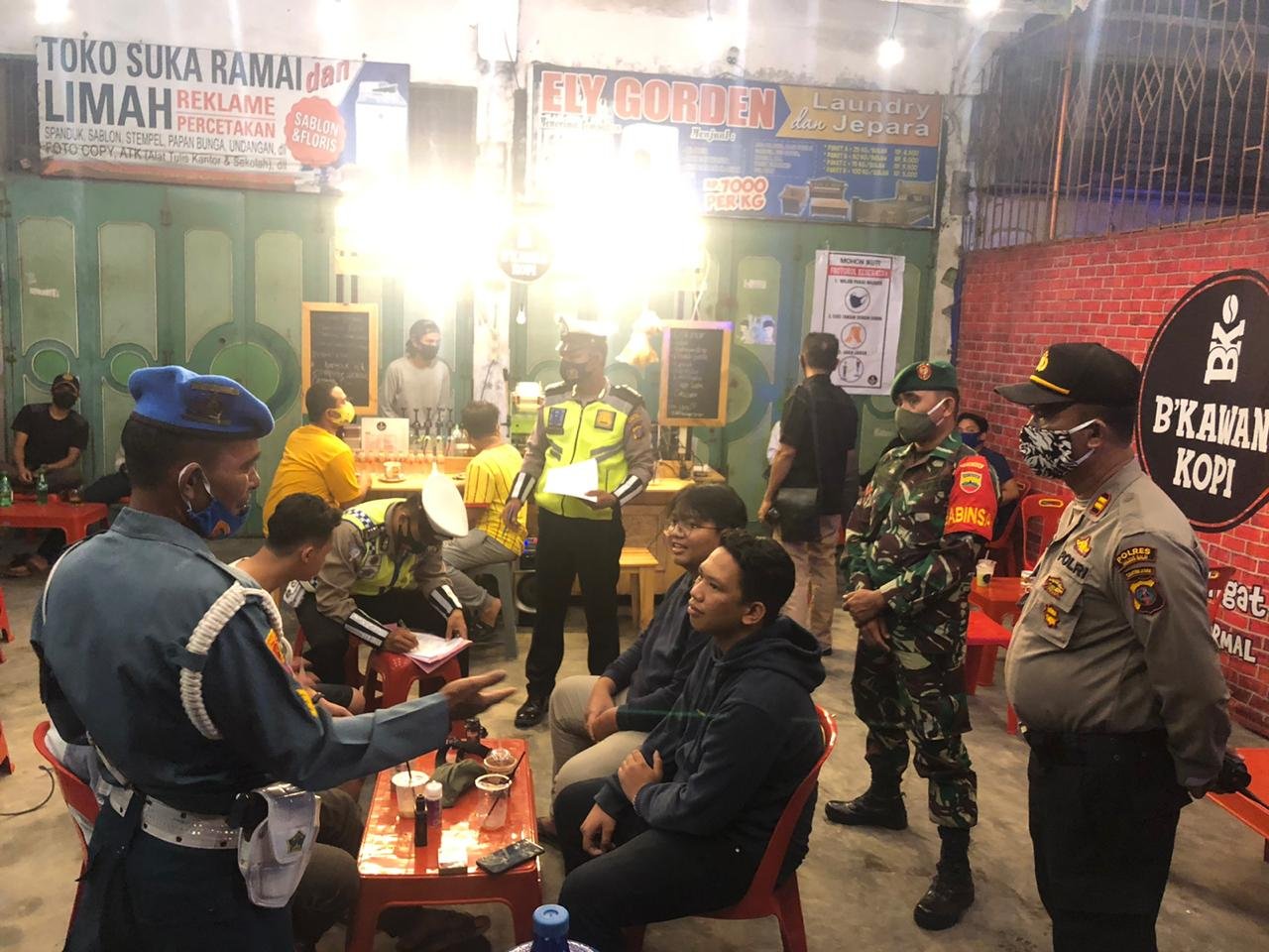 Patroli Gabungan Polres Tanjung Balai Tindak Masyarakat Melanggar Prokes Covid-19