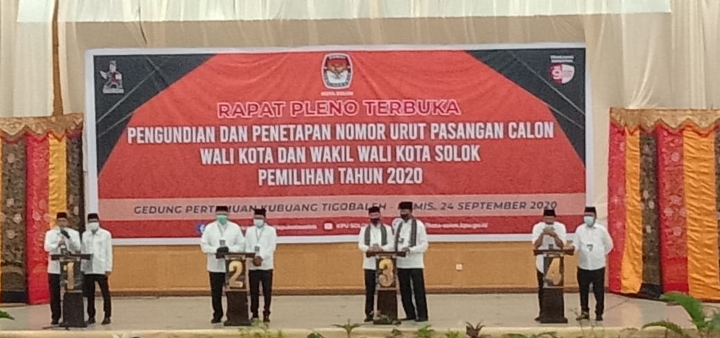 KPU Gelar Pleno Terbuka Pengundian dan Penetapan Nomor Urut Paslon Walikota dan Wawako Solok