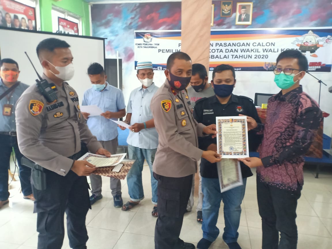 Sosialisasi dan Pemberian Maklumat Kapolri Tentang Kepatuhan Prokes Pilkada 2020