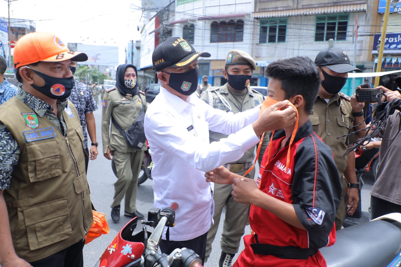 Bupati Asahan Bagikan 1015 Masker Kepada Masyarakat