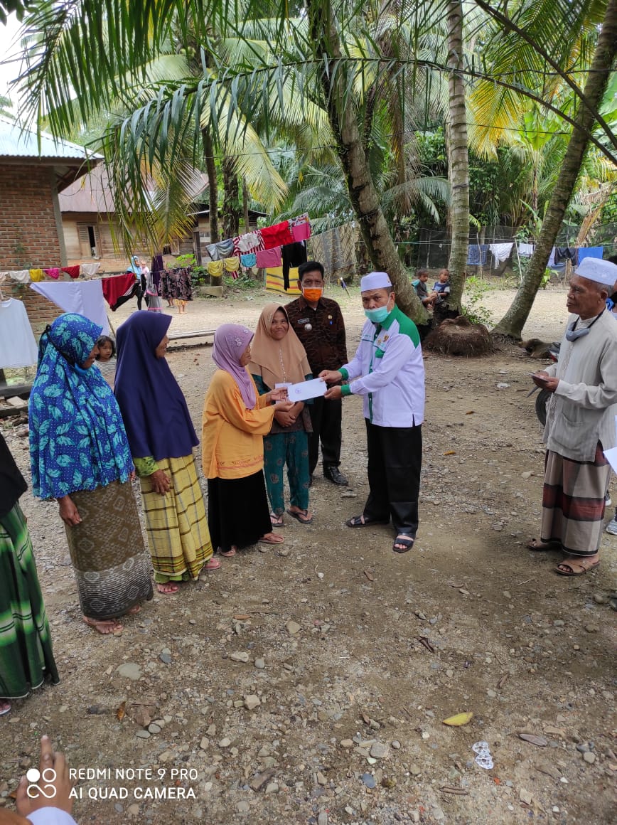 Baznas Palas Salurkan Zakat untuk Warga Terdampak Covid-19