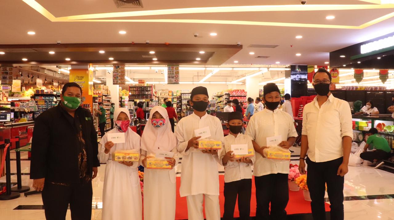 DD Waspada-Irian Supermarket Bakti Sosial di Peresmian Cabang Toko Baru Irian