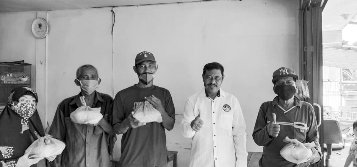 SUMUT24 dan DPC SNB DS Berbagi Rasa Bersama Abang Becak dan Duafa