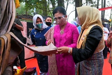 Endang Budi Karya Harapkan Perajin Sumut Bisa Terobos Pasar Internasional