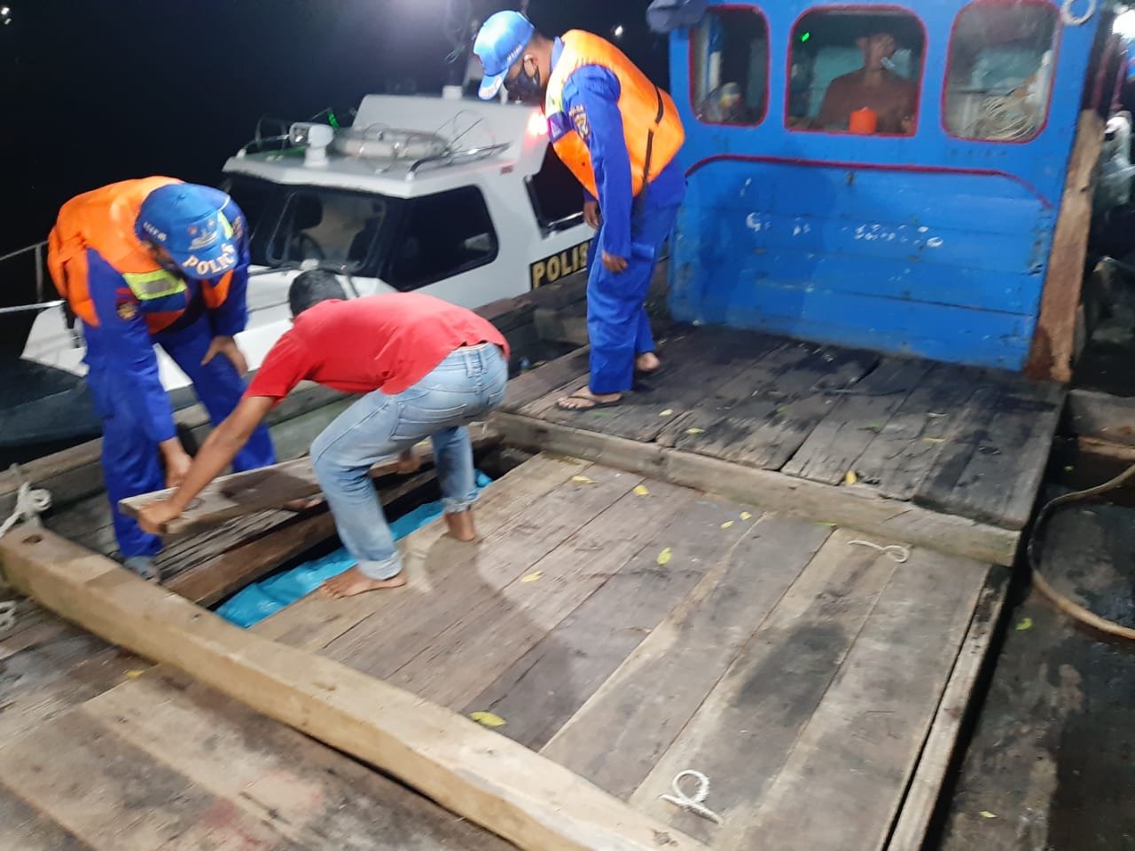 Sat Polair Polres Tanjung Balai Patroli Perairan 1 x 12 Jam Sosialisasi Prokes dan Pengawasan Pelanggaran Hukum