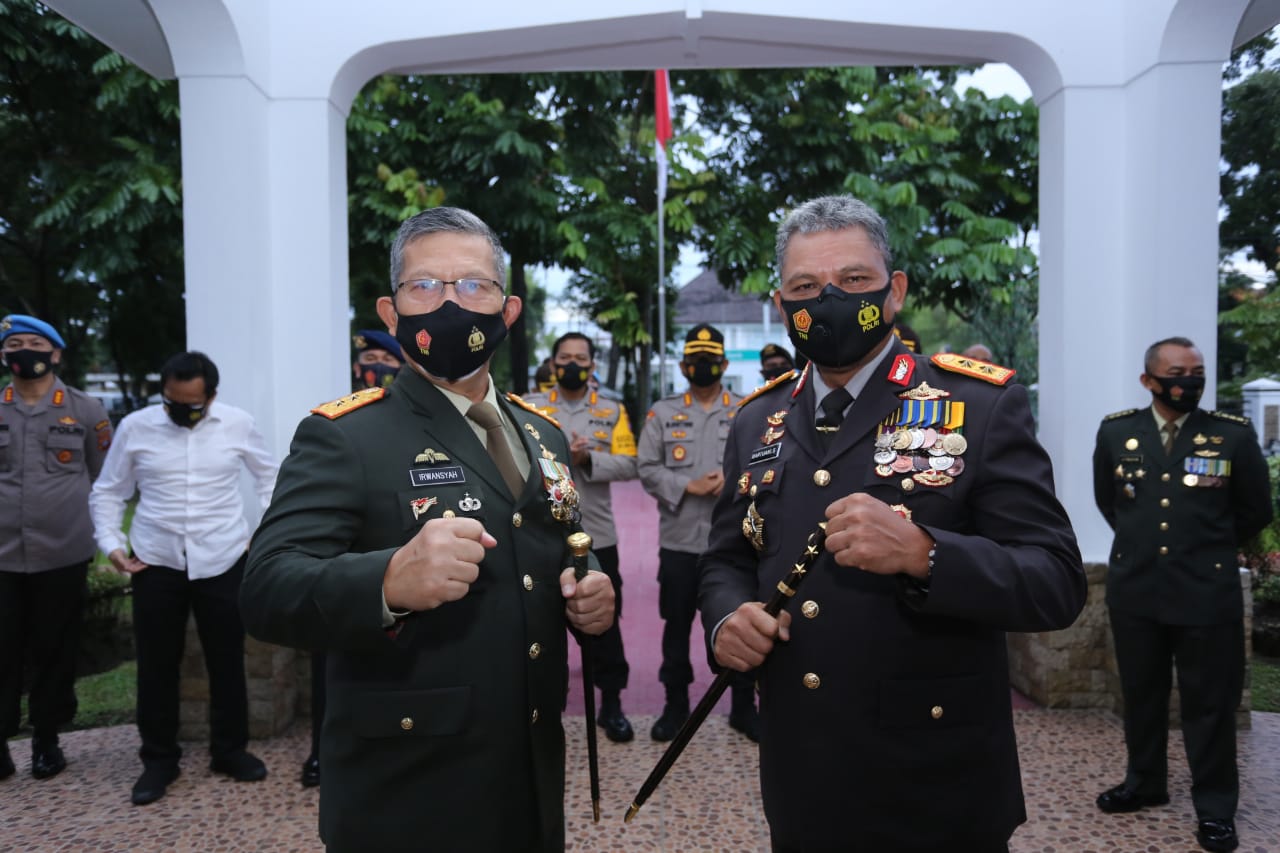 Kapolda Sumut Hadiri Upacara Peringatan HUT TNI ke 75 Tahun 2020 Secara virtual