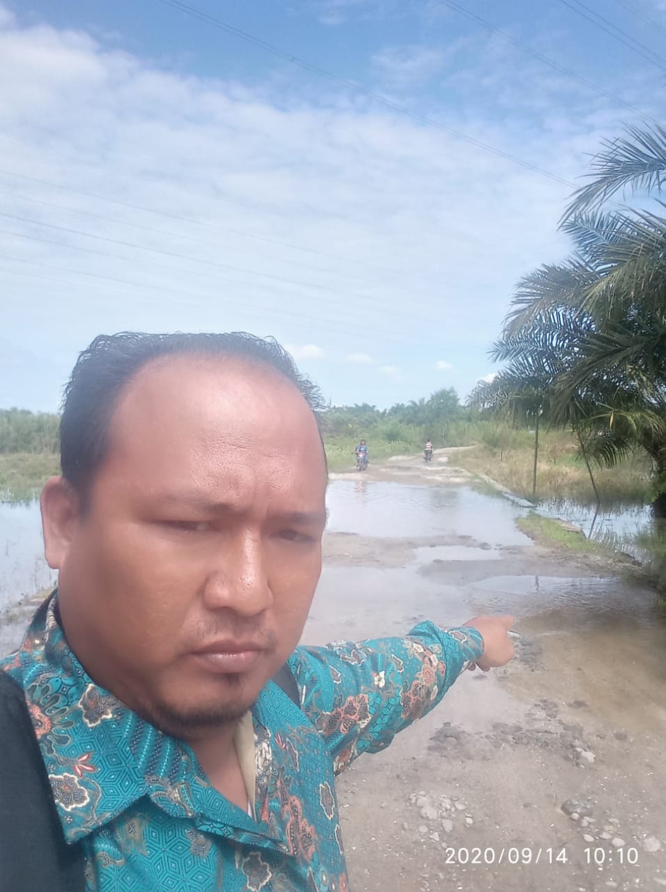 Akses Utama Jalan Penghubung 4 Desa Menuju ke Kota Indrapura Butuh Perhatian
