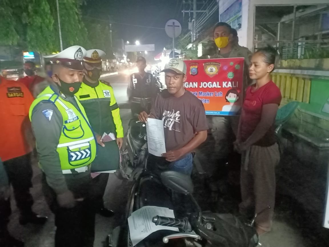 Patroli Gabungan Mendisiplinkan Masyarakat Mematuhi Prokes Covid-19 dan Cipta Kondusi Pemilu 2020 dengan Cara 3S